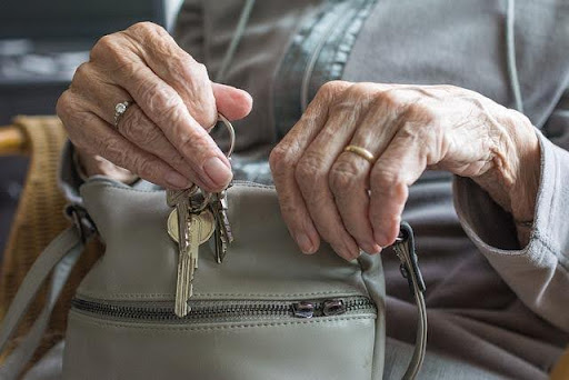 Nieruchomości dla seniorów: Jak wybrać idealne mieszkanie dla osób starszych? - agencja nieruchomości Katowice